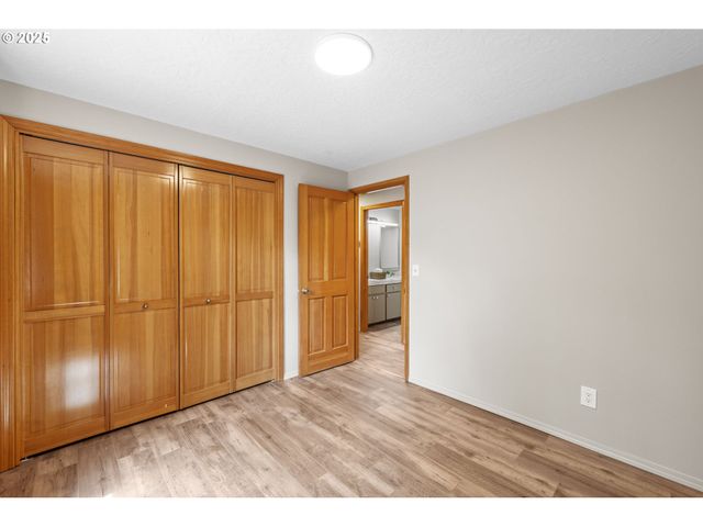 4032 Ne MEADOW Ln, Hillsboro, OR 97124