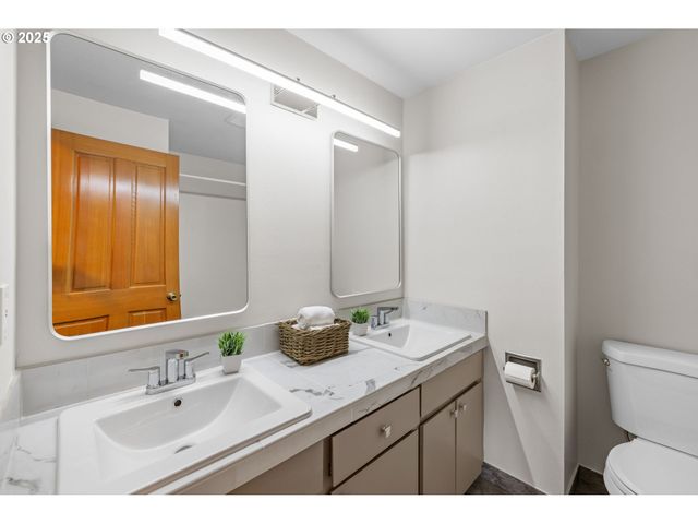 4032 Ne MEADOW Ln, Hillsboro, OR 97124