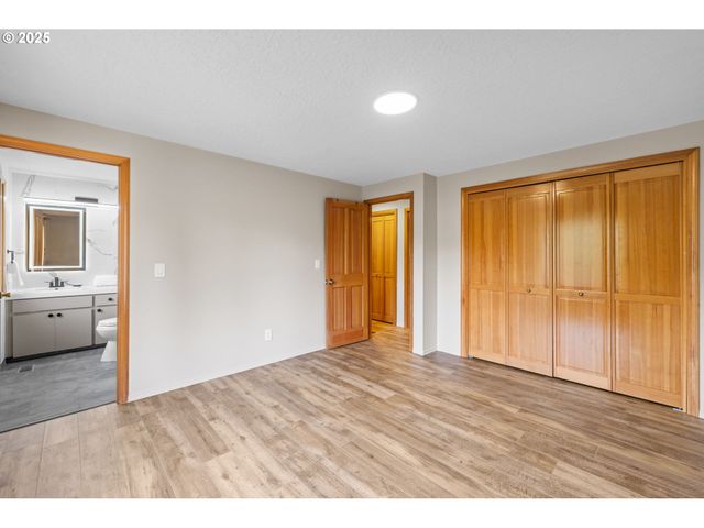 4032 Ne MEADOW Ln, Hillsboro, OR 97124