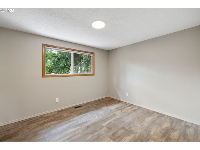 4032 Ne MEADOW Ln, Hillsboro, OR 97124
