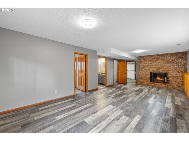 4032 Ne MEADOW Ln, Hillsboro, OR 97124