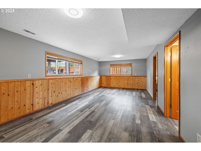 4032 Ne MEADOW Ln, Hillsboro, OR 97124
