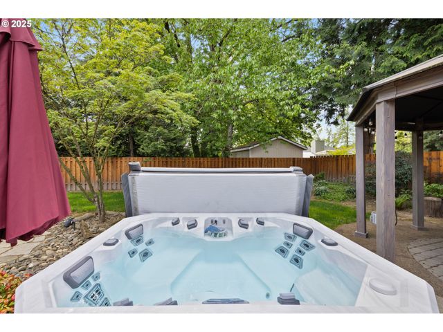 4032 Ne MEADOW Ln, Hillsboro, OR 97124