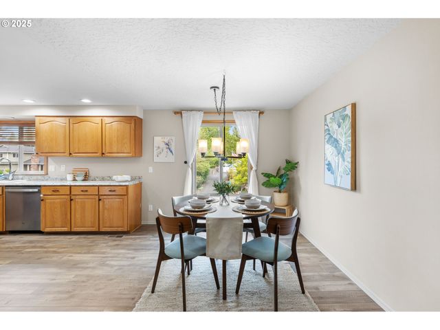 4032 Ne MEADOW Ln, Hillsboro, OR 97124