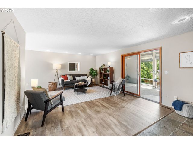 4032 Ne MEADOW Ln, Hillsboro, OR 97124