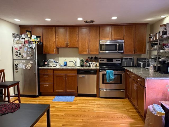 197 Kent St 15, Brookline, MA 02446