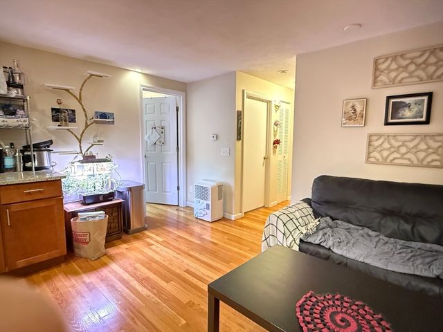 197 Kent St 15, Brookline, MA 02446