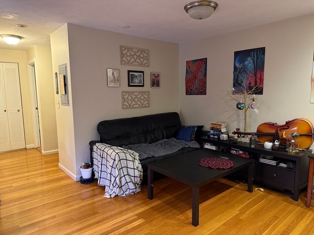 197 Kent St 15, Brookline, MA 02446