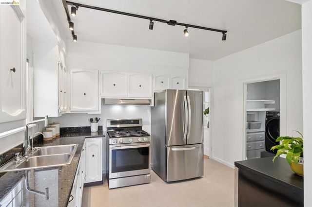 688 31St St, Oakland, CA 94609