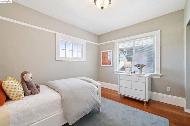 688 31St St, Oakland, CA 94609