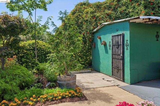 688 31St St, Oakland, CA 94609