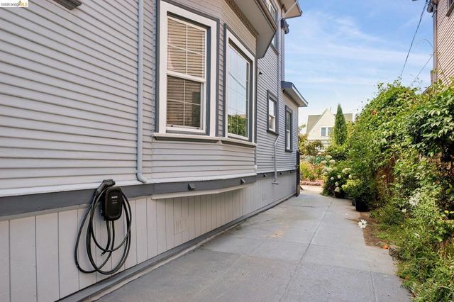 688 31St St, Oakland, CA 94609