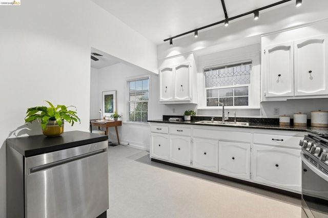 688 31St St, Oakland, CA 94609