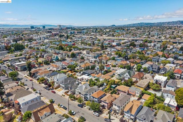 688 31St St, Oakland, CA 94609