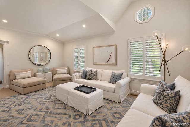 232 Guilford Road, Bloomfield Hills, MI 48304