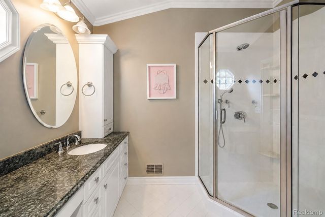 232 Guilford Road, Bloomfield Hills, MI 48304