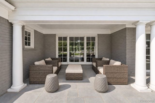 232 Guilford Road, Bloomfield Hills, MI 48304