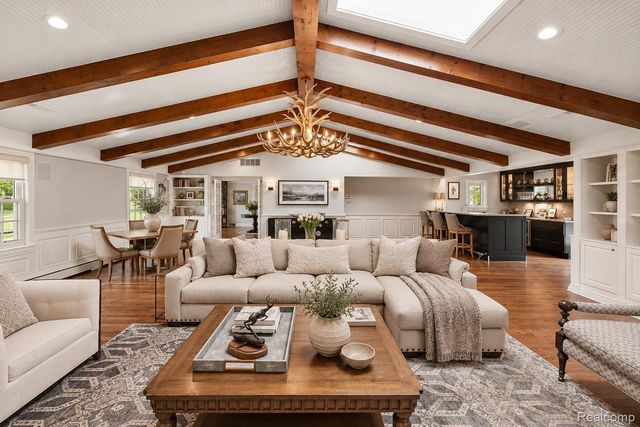 232 Guilford Road, Bloomfield Hills, MI 48304