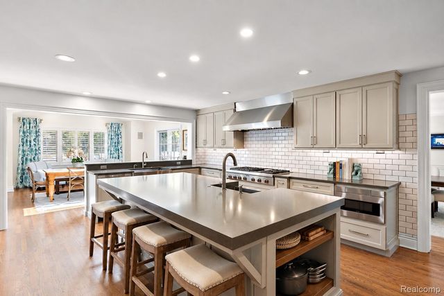 232 Guilford Road, Bloomfield Hills, MI 48304