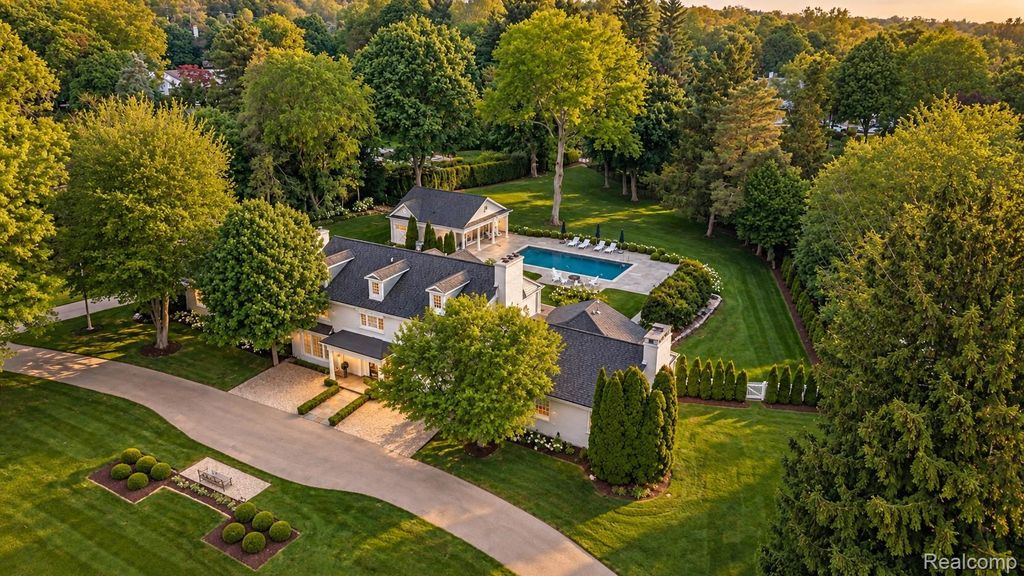 232 Guilford Road, Bloomfield Hills, MI 48304