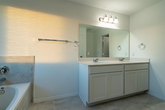 7100 Dancing Wind LN, Del Valle, TX 78617