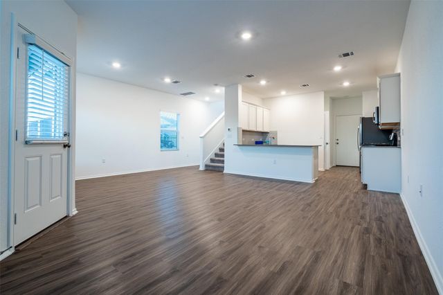 7100 Dancing Wind LN, Del Valle, TX 78617