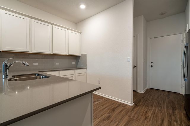 7100 Dancing Wind LN, Del Valle, TX 78617