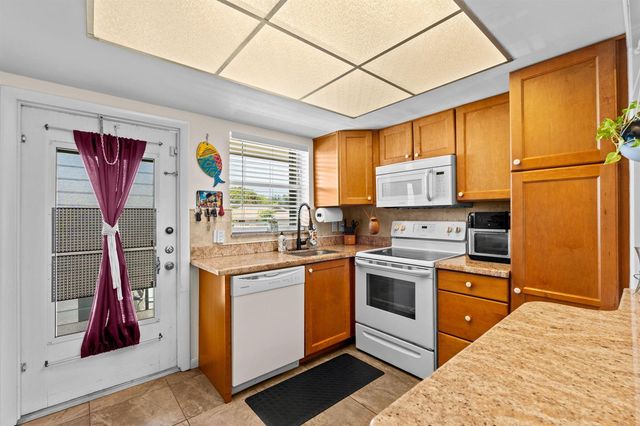 312 NE 17th Avenue 203, Boynton Beach, FL 33435