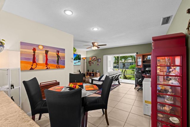 312 NE 17th Avenue 203, Boynton Beach, FL 33435