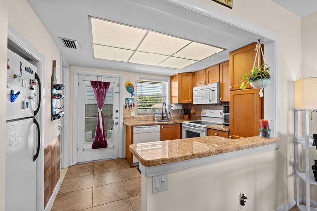 312 NE 17th Avenue 203, Boynton Beach, FL 33435