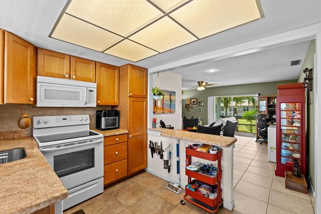 312 NE 17th Avenue 203, Boynton Beach, FL 33435