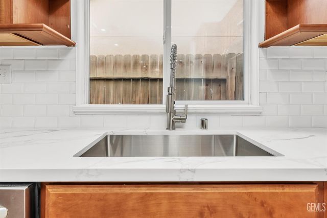 11815 Darlington Avenue, Bakersfield, CA 93312