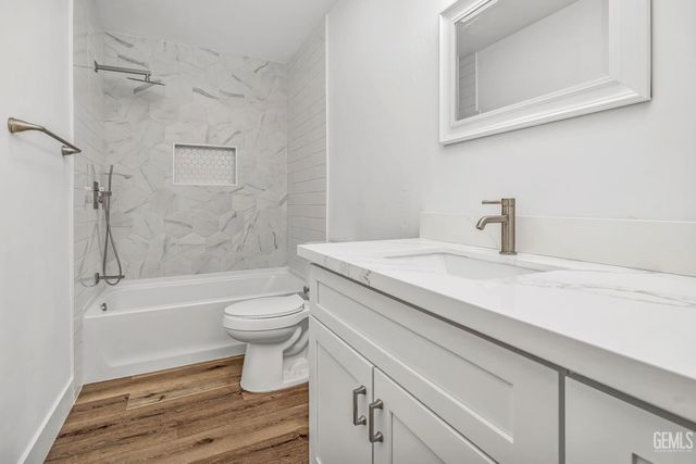 11815 Darlington Avenue, Bakersfield, CA 93312