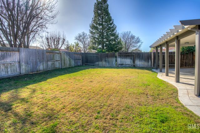 11815 Darlington Avenue, Bakersfield, CA 93312