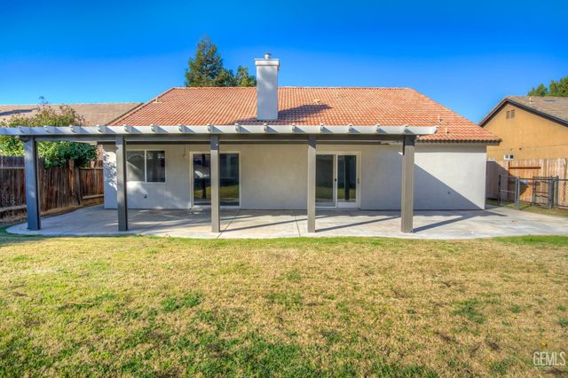 11815 Darlington Avenue, Bakersfield, CA 93312
