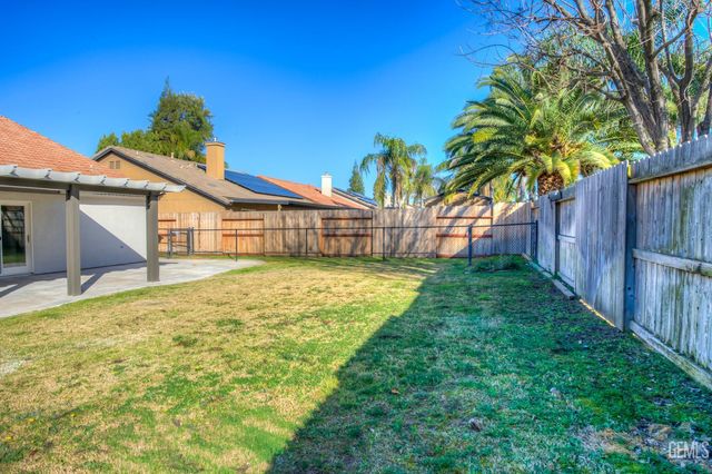 11815 Darlington Avenue, Bakersfield, CA 93312