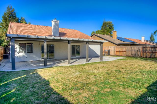 11815 Darlington Avenue, Bakersfield, CA 93312