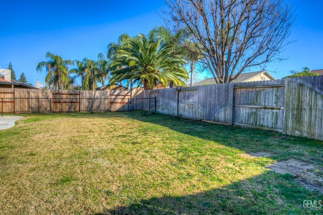 11815 Darlington Avenue, Bakersfield, CA 93312