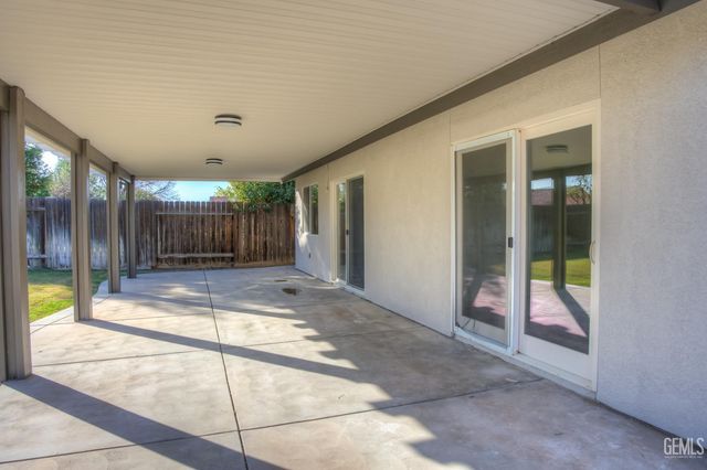 11815 Darlington Avenue, Bakersfield, CA 93312
