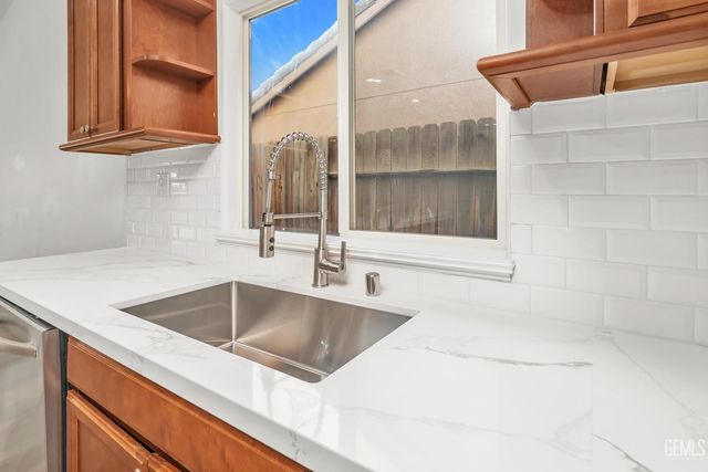 11815 Darlington Avenue, Bakersfield, CA 93312