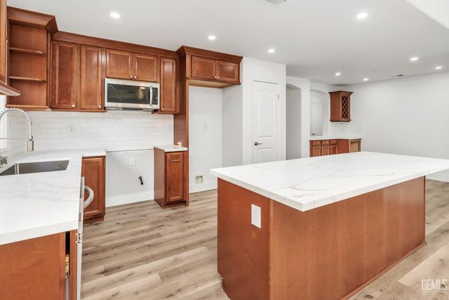 11815 Darlington Avenue, Bakersfield, CA 93312