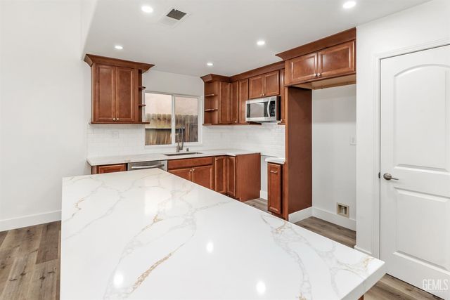 11815 Darlington Avenue, Bakersfield, CA 93312