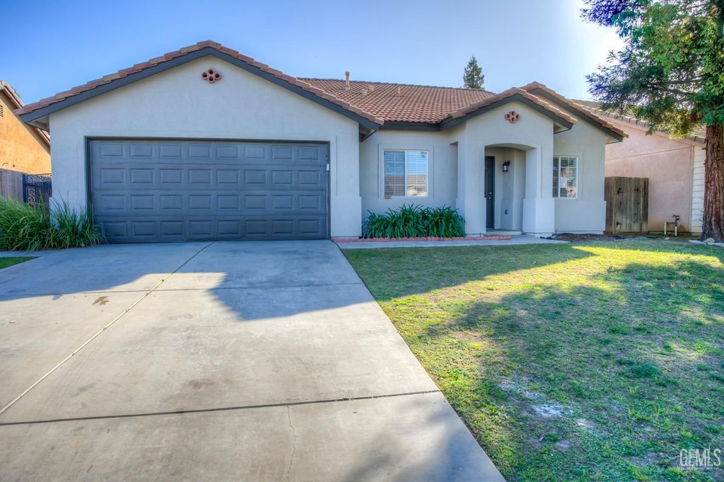 11815 Darlington Avenue, Bakersfield, CA 93312