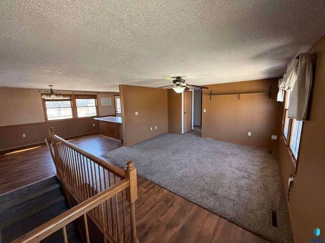 1300 S Point Dr Drive, Sioux Falls, SD 57103