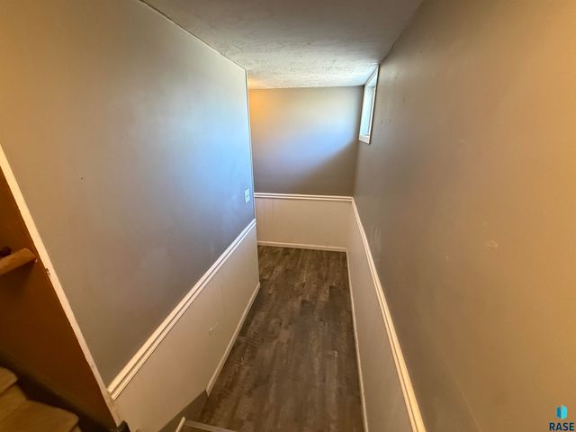 1300 S Point Dr Drive, Sioux Falls, SD 57103