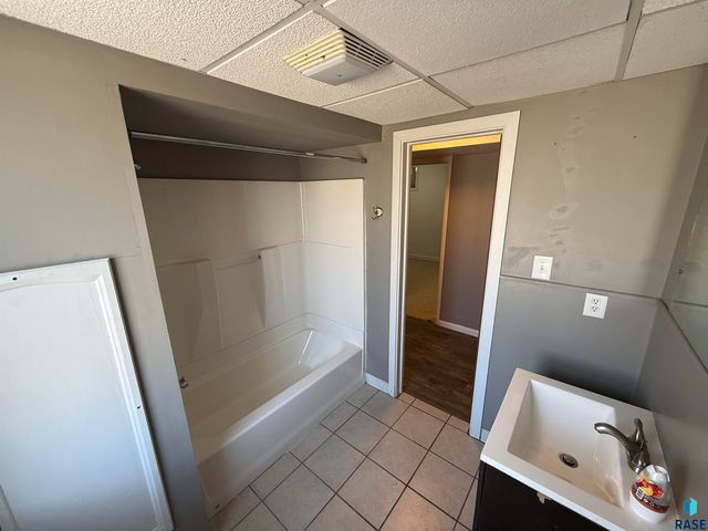 1300 S Point Dr Drive, Sioux Falls, SD 57103