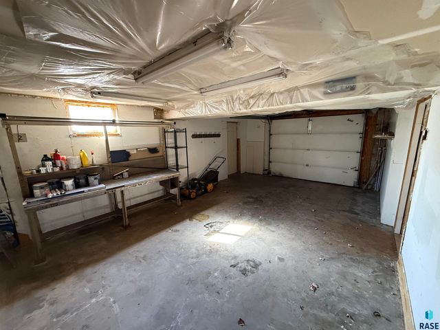 1300 S Point Dr Drive, Sioux Falls, SD 57103