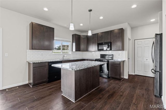 122 Winter Wheat Trail, Pacific, MO 63069