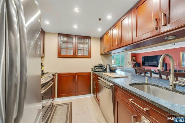 100 Old Palisade Road 917, Fort Lee, NJ 07024