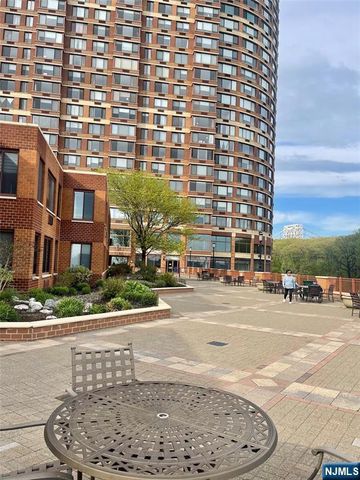 100 Old Palisade Road 917, Fort Lee, NJ 07024